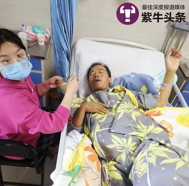 父母双亡女孩考上研究生后痛哭 高校回应