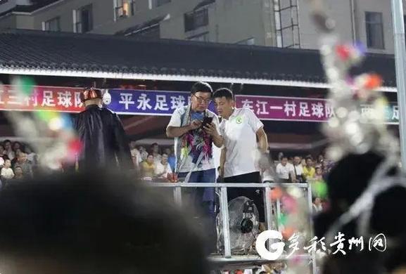 氛围火爆！贵州“村超”吸引近5万人观赛，韩乔生现场解说 