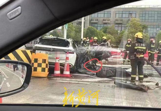 新能源车撞击收费站致4死背后：事发时车速114.5kmh，租车公司称司机接私单