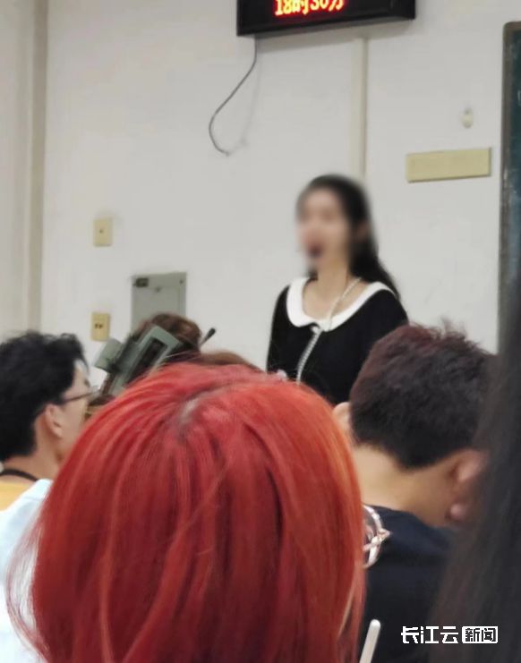 高校女教师擅自离境失联，学生：她人挺好，曾说想自驾去俄罗斯