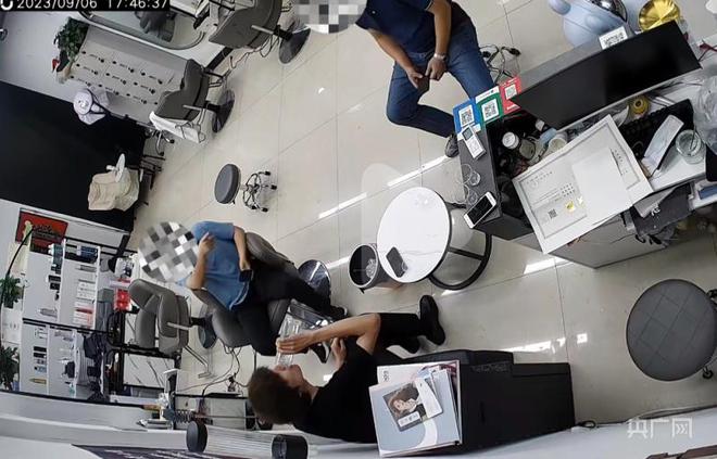 独家对话被威胁店主：希望未来不要影响理发店正常经营 