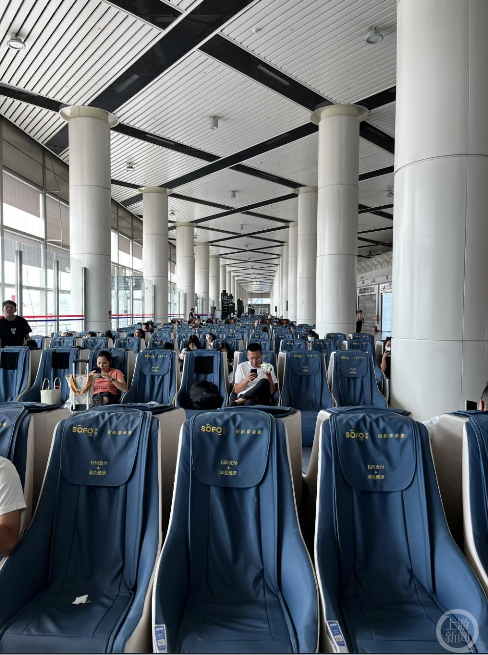 旅客吐槽太原机场登机口“全是按摩椅”？ 机场：两个登机口间有百多把，近期将调整