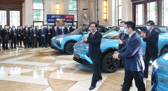 中国恒大、恒大汽车、恒大物业在香港交易所暂停交易