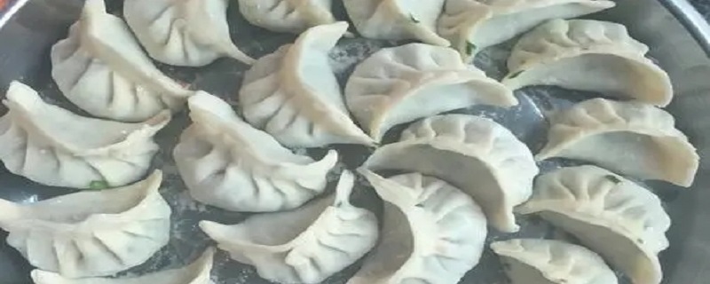 煮熟的饺子怎么加热（煮熟的饺子怎么加热以后再吃）