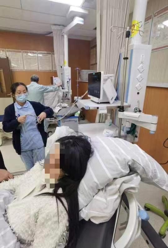 因板凳骨折女生称父母与其断绝关系