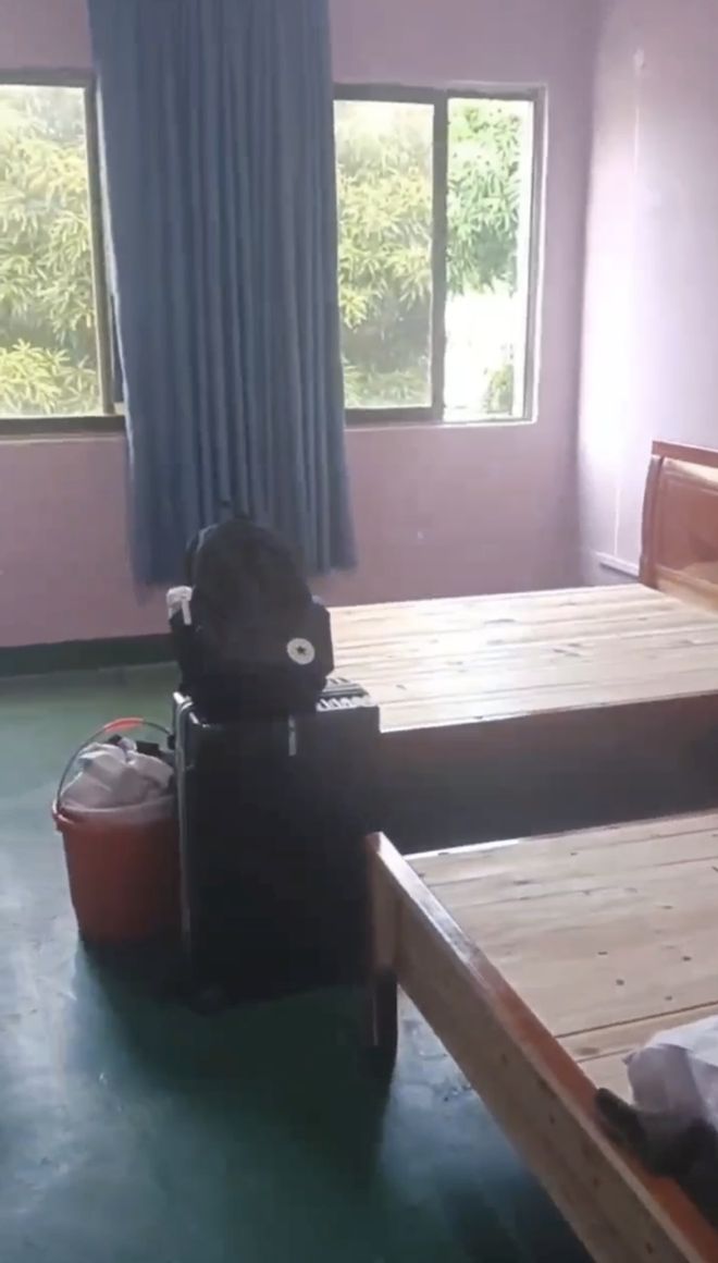 逝者 | 轰然倒塌的宿舍与废墟下的实习老师